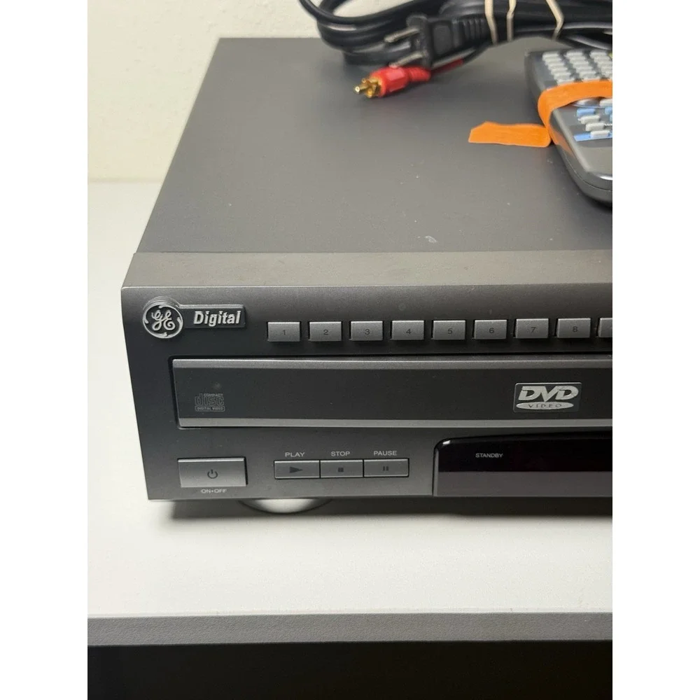DVD Player With Control Remote - Picture 1 of 11